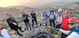 Kırşehirli Dağcılar Gönül Dağı'na Türk Bayrağı Dikti
