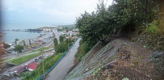 Trabzon'da tehlikeli yamaca çelik ağ kaplaması yapıldı