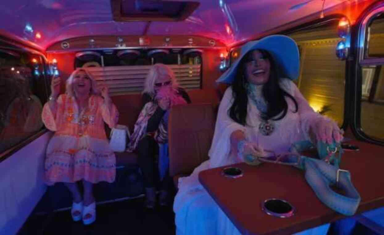 Dünya Güzellerim Tatilde sunucuları kim?