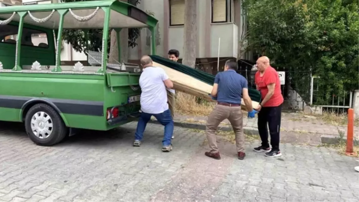 Eski bakan Fehim Adak'ın kardeşi emekli hakim, evinde ölü bulundu