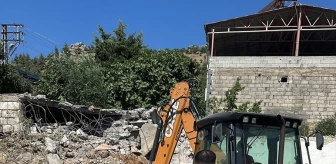 Gaziantep'te tehdit oluşturan metruk binalar yıkılıyor