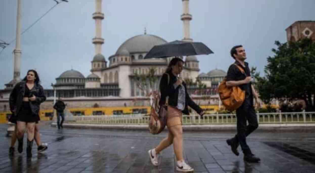 İstanbul'da yağmur saat kaçta başlayacak? Meteoroloji uyardı