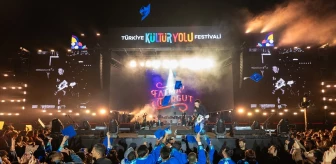 Fatma Turgut Van Kültür Yolu Festivali'nde Sahne Aldı