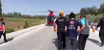 Sivas'ta trafik kazasında ağır yaralanan kişi ambulans helikopterle hastaneye yetiştirildi