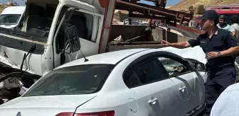 Adıyaman'da Kamyonet ile Otomobil Çarpıştı: 1 Ölü, 3 Yaralı