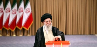 İran'da Cumhurbaşkanlığı Seçimlerinin İkinci Turu Başladı