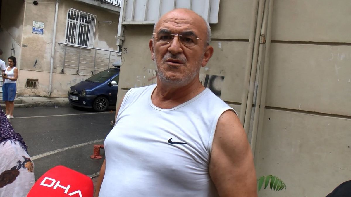 Kadıköy'de Sağanak Yağış Ev ve İş Yerlerini Su Bastı