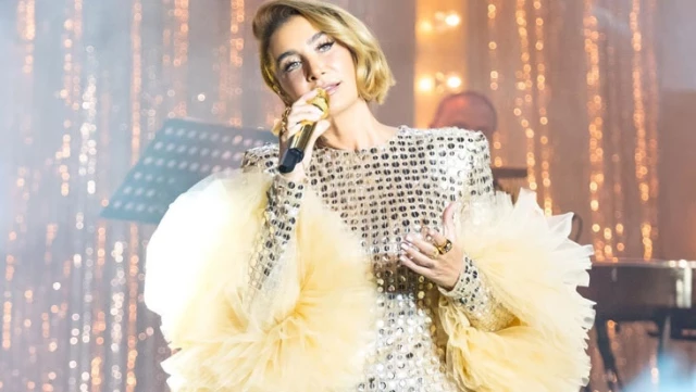 Singer Sıla postponed her concert for the Turkey-Netherlands match.