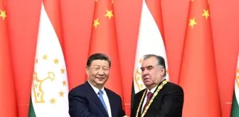 Çin Cumhurbaşkanı Xi Jinping Tacikistan Cumhurbaşkanı'na Dostluk Madalyası Verdi