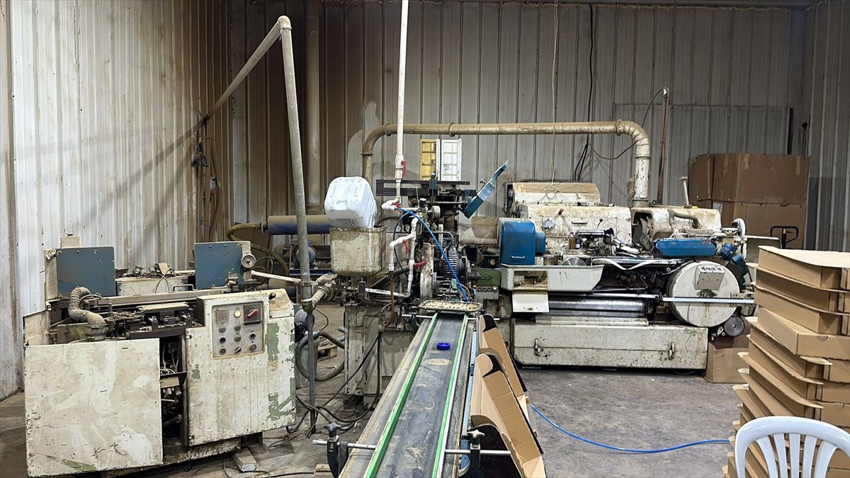 Adana'da boya fabrikası görünümlü binada kaçak sigara imalatı yapan 2 kişi gözaltına alındı