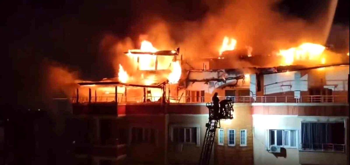Batman'da 9 Katlı Bir Binanın Teras Katında Çıkan Yangın TOMA İle Söndürüldü