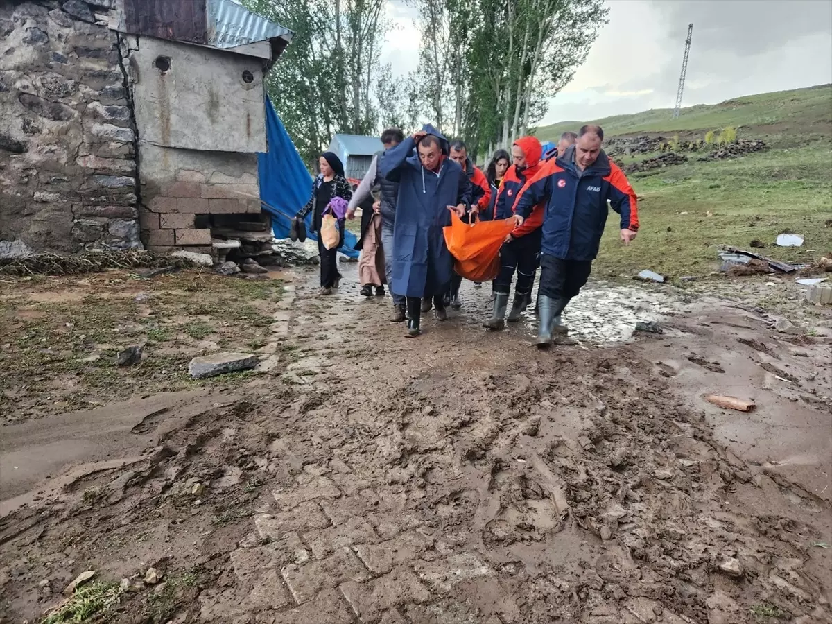 Erzurum Tekman'da sağanak nedeniyle meydana gelen selde 4 kişi yaralandı