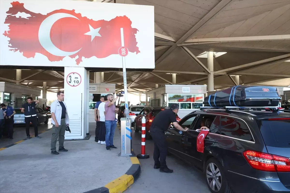 Gurbetçiler Yıllık Tatilleri İçin Türkiye'ye Akın Ediyor
