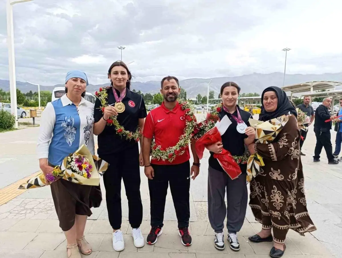 Erzincanlı Milli Güreşçiler Sırbistan'dan Zaferle Döndü