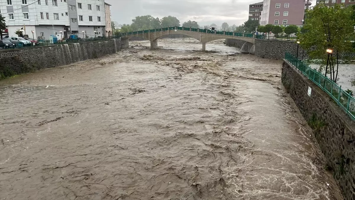 Samsun'da Şiddetli Yağışlar Tarım Arazi ve İş Yerlerini Vurdu