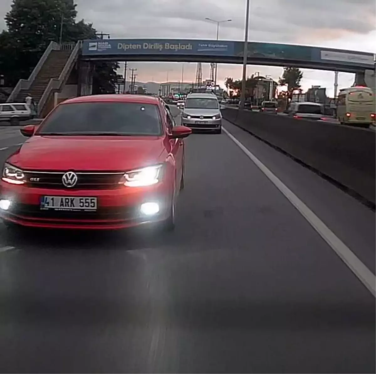 Kocaeli'de Trafikte Tartışan Sürücüler GTA Oyunu Oynadı