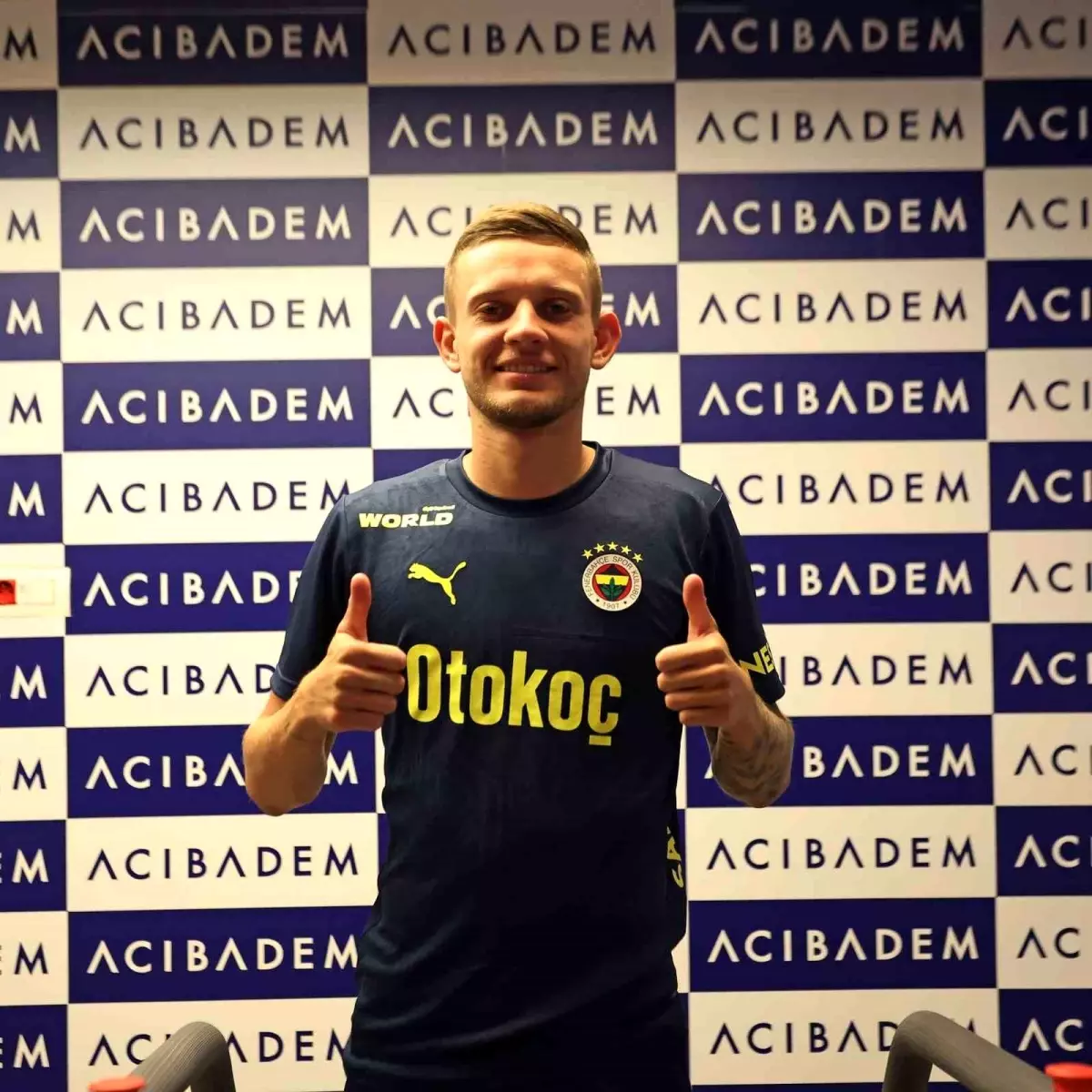 Fenerbahçe'nin Polonyalı futbolcusu Szymanski ve Hırvat kaleci Livakovic sağlık kontrolünden geçti