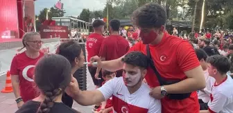 Türkiye'nin EURO 2024 çeyrek final maçını dev ekranlarda izleyen vatandaşlar üzüntü yaşadı