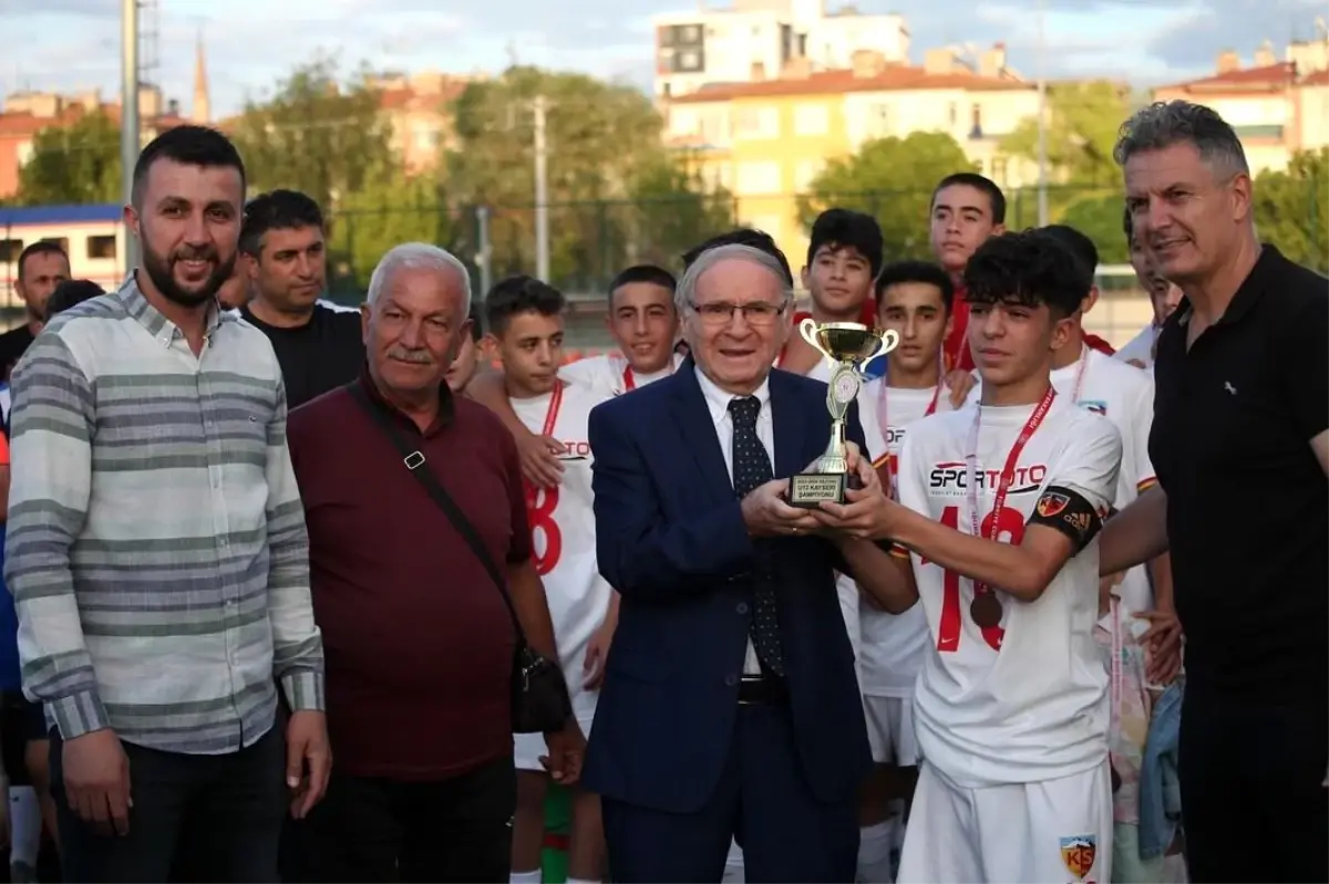 Kayseri Fehmi Kuş U13 ve Süleyman Özçınar U-11 Futbol Ligi Şampiyonları Bellona Kayserispor