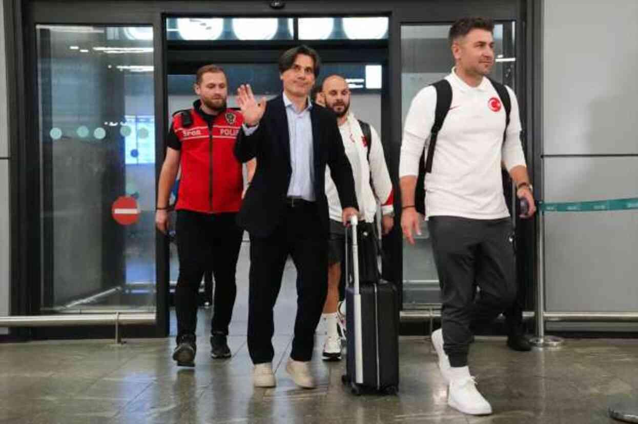 A MİLLİ TAKIM İstanbul'a döndü mü? A MİLLİ TAKIMINDAN İLK KARELER