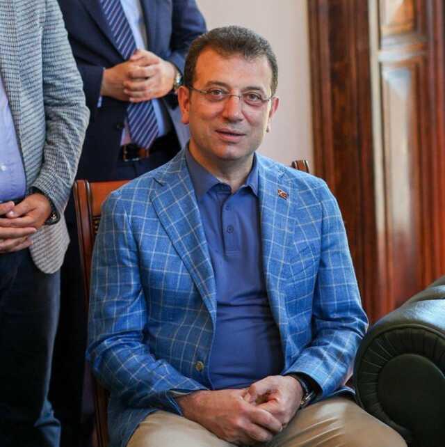 The 'Winner' jacket, which is identified with Erdogan, was also worn by Imamoglu after Ozel