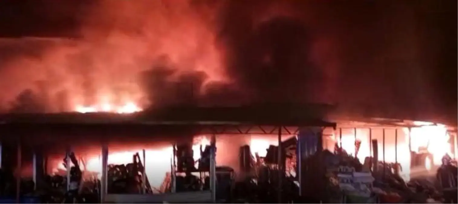 Malatya'da Konteyner Çarşısında Yangın Çıktı