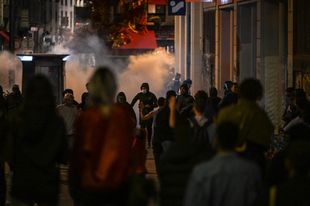 Paris is on fire! Groups celebrating the election victory of the left alliance clashed with the police