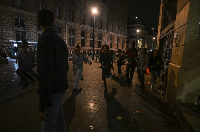 Paris is on fire! Groups celebrating the election victory of the left alliance clashed with the police