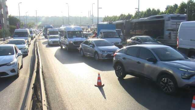 اصطدم بسيارة السائق الذي كان يتشاجر معه وتسبب في حادث تصادم متسلسل: 13 مصابًا