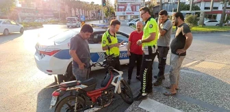 Antalya'da motosiklet ile otomobil çarpışması sonucu yaralanan sürücü ambulansa binmedi