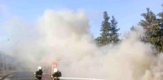 Hatay'da seyir halindeyken yanmaya başlayan otomobilde hasar oluştu