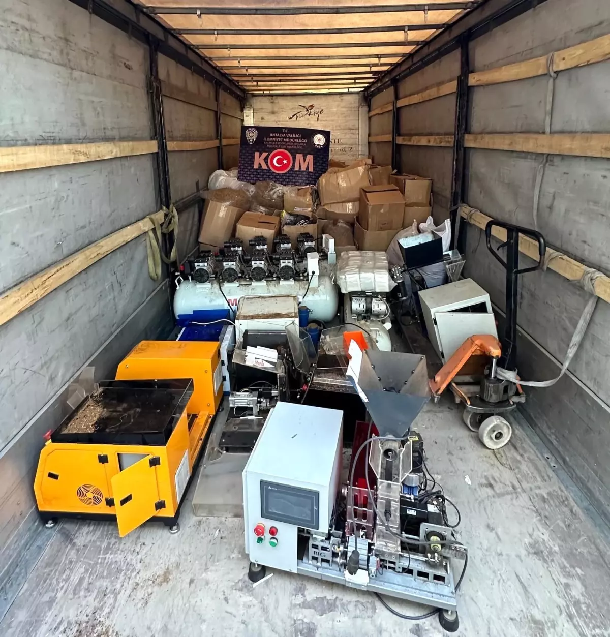 Antalya'da Kaçakçılık Kanunu'na muhalefetten 2 kişiye adli işlem