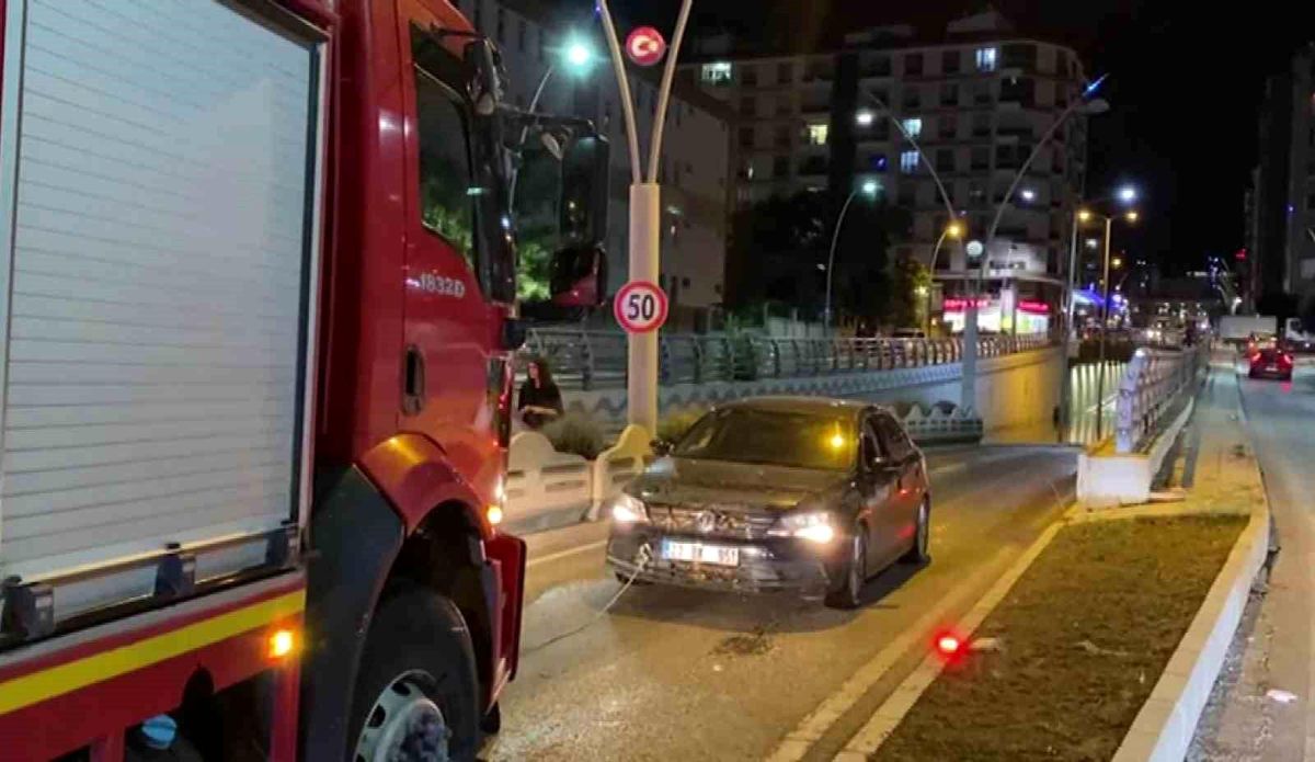 Elazığ'da Sağanak Yağış Sonucu Alt Geçit Su Bastı