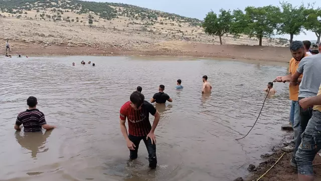 2'si kardeş 3 kişi gölette serinlemek isterken boğuldu! Cenazelerin çıkarıldığı an gözyaşları sel oldu
