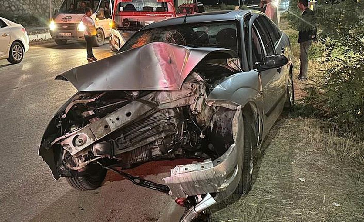 Yüksekova'da trafik kazası: 4 kişi yaralandı