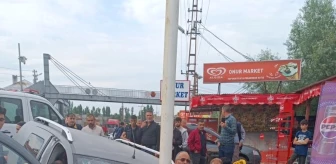 Ağrı'da Direksiyon Hakimiyetini Kaybeden Araç Kaza Yaptı, 4 Kişi Yaralandı