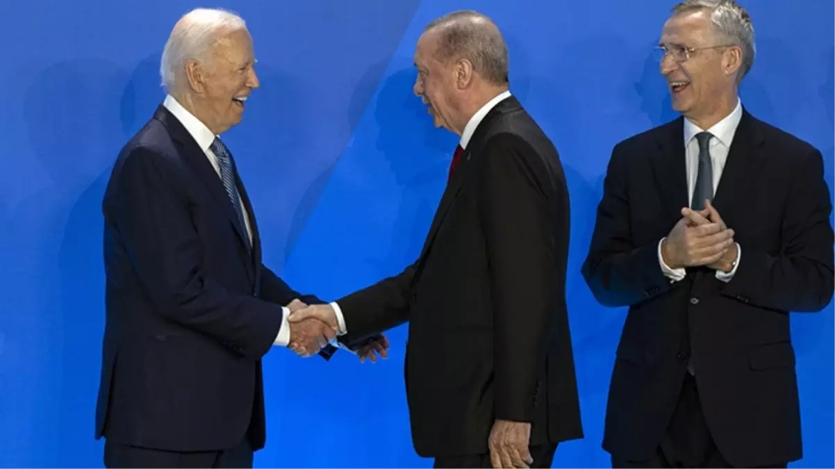 Erdoğan ve Biden'dan ayaküstü sohbet! NATO zirvesinde aile fotoğrafı