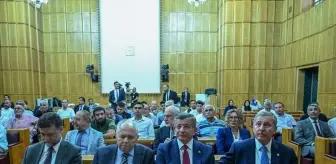 Davutoğlu, sığınmacılar ve mülteciler sorunu için araştırma komisyonu kurulmasını istedi