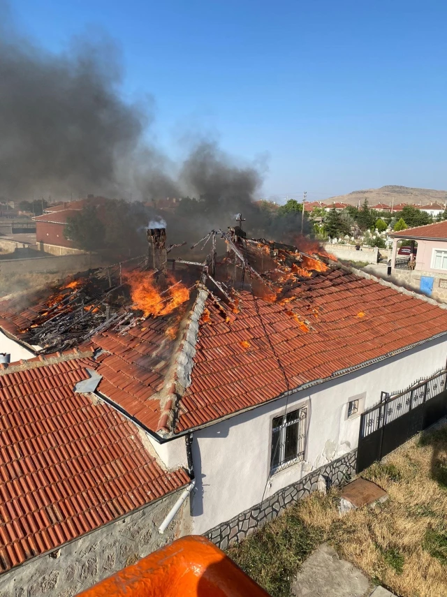Konya'da şüpheli ölümler! Anne ile oğlu yangında, kızı ise aileye ait başka bir dairede can verdi
