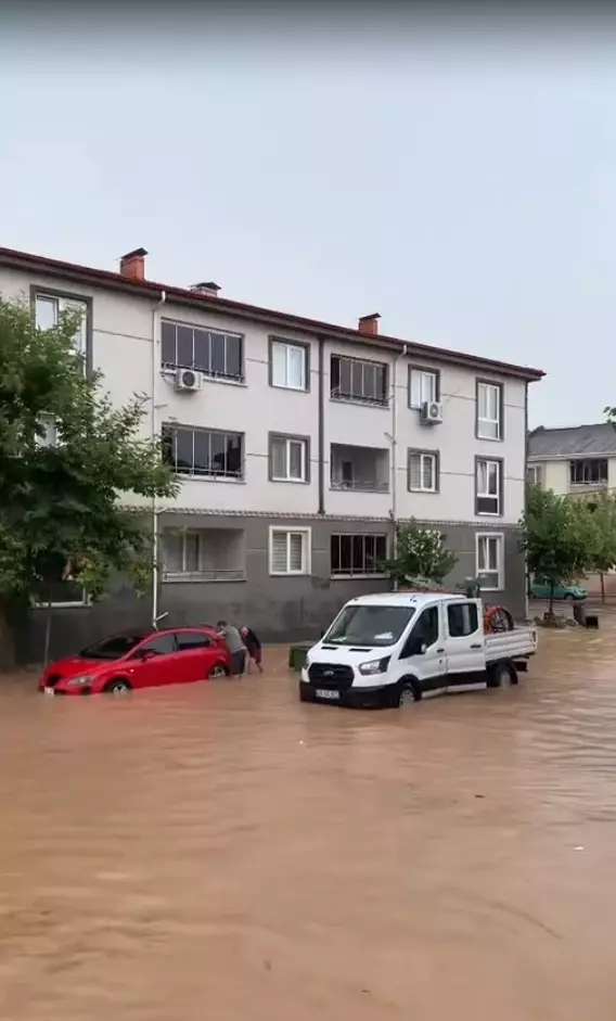 Bursa'da Sağanak Yaşamı Olumsuz Etkiledi