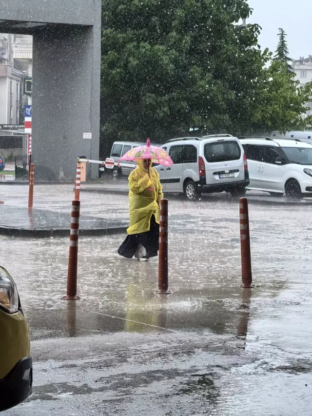 Bursa'da Sağanak Yaşamı Olumsuz Etkiledi