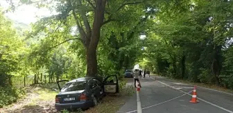 Bartın'da ağaca çarpan otomobilde 1 kişi öldü, 3 kişi yaralandı