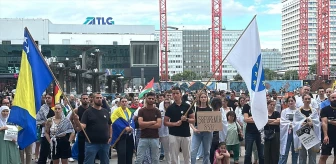 Berlin'de Srebrenitsa Soykırımı'nın 29. yıl dönümünde Gazze'ye destek gösterisi düzenlendi