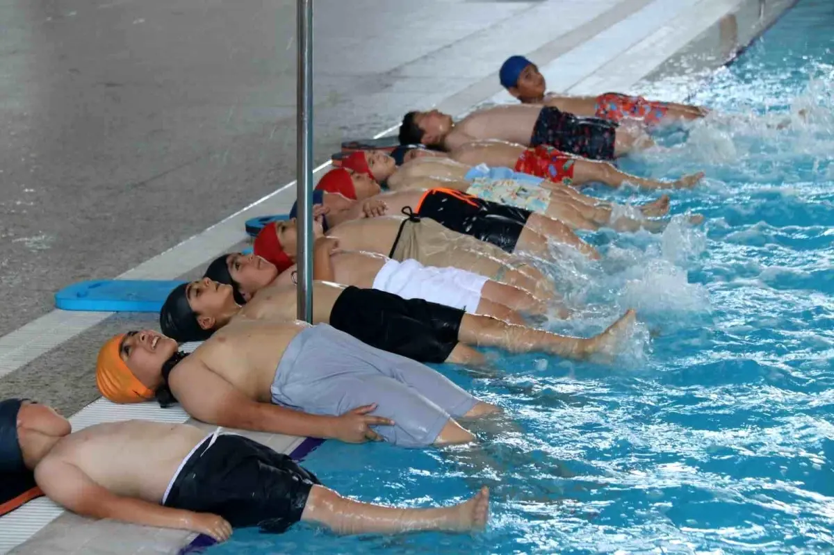 Bitlis Gençlik Spor İl Müdürlüğü, 600 öğrenciye yüzme öğretecek