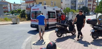 Antalya'da motosiklet ile kamyonet çarpıştı: 3 kişi yaralandı