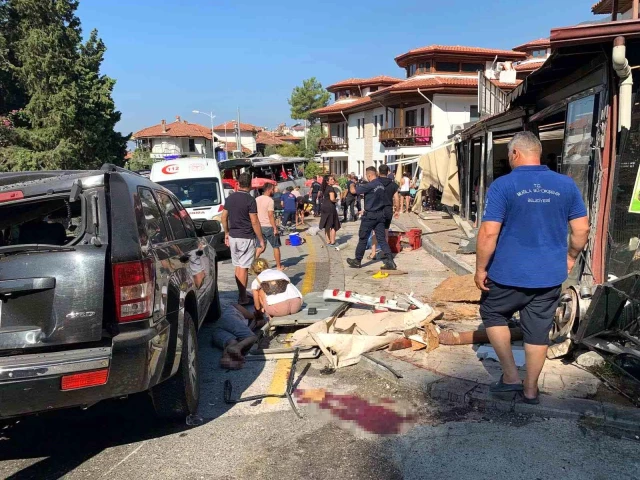 Freni boşalan tur otobüsü dehşet saçtı: 2 ölü, 4'ü ağır 28 yaralı