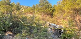 Ermenek'te hafif ticari araç uçurumdan yuvarlandı, 2 kişi ağır yaralandı
