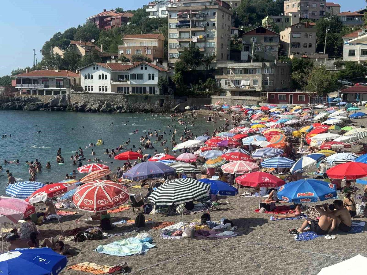 Zonguldak'ta Kapuz Plajı'na Yoğun İlgi