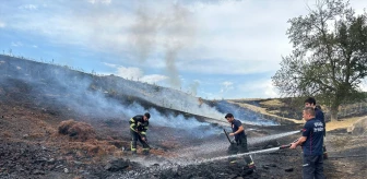 Uşak'ta Yerleşim Alanlarına Yakın Otluk Alanda Yangın Kontrol Altına Alındı