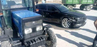 Muş'ta Kaymakamın Otomobili Traktörle Çarpıştı